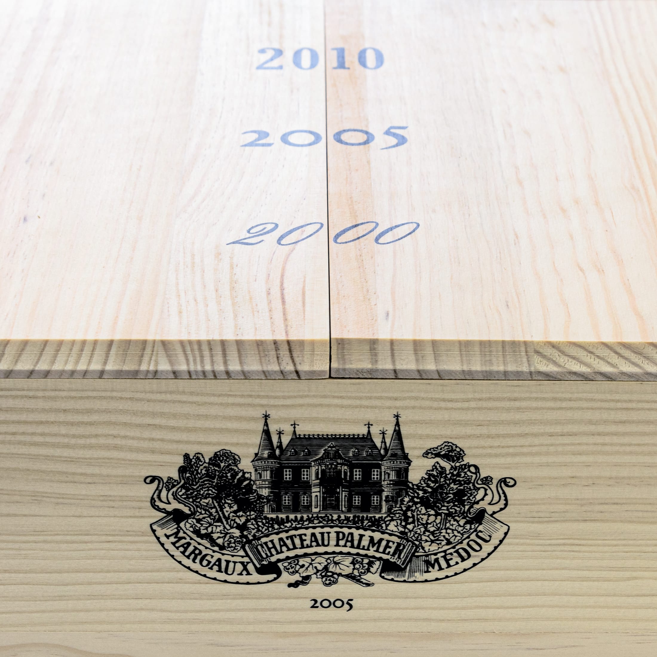 Figeac 2010, Palmer 2005, Leoville Las Cases 2000 Magnum Collector's Box - 3 bottles of dry red wine (1.5 L) in a limited edition wooden box