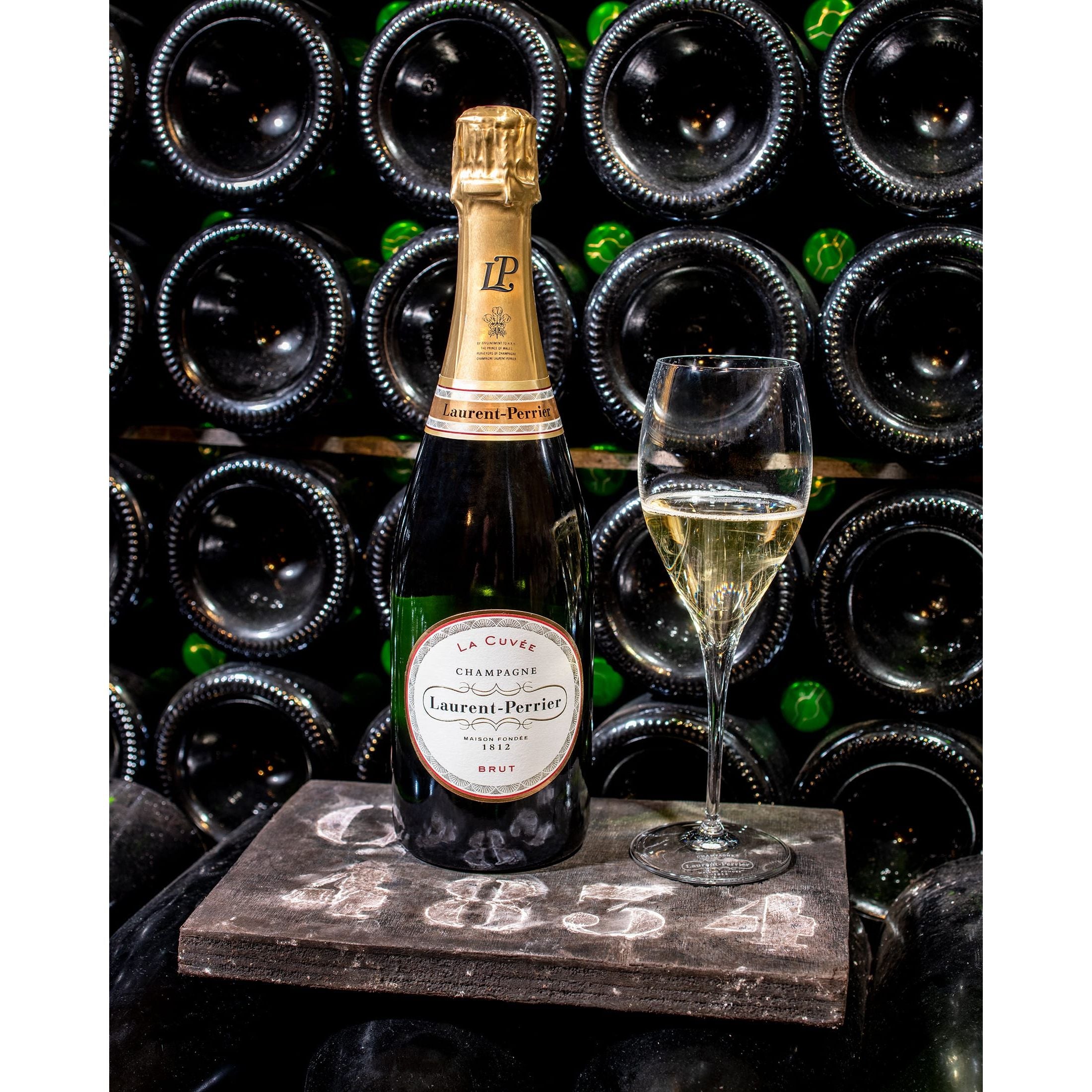 Champagne Laurent-Perrier La Cuvée Brut 0,75l im Geschenkset ( 6 Flaschen mit Champagner 6 Champagnergläser)