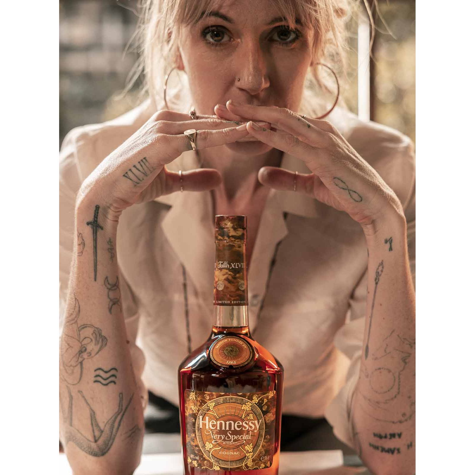 Hennessy V.S. Cognac Special Edition by Faith XLVII  in Geschenkverpackung 0,7l 40% Vol